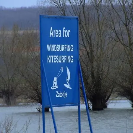 Limes Nyaraló Zatonje